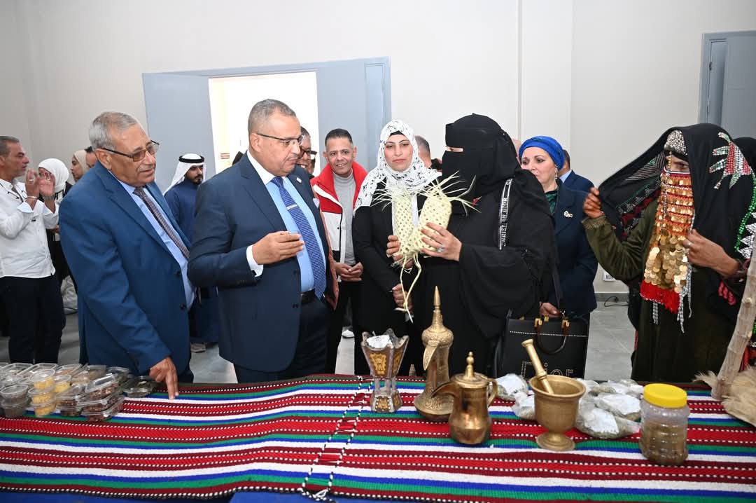 محافظ جنوب سيناء يتابع انطلاق سباق الهجن والتراث البدوي