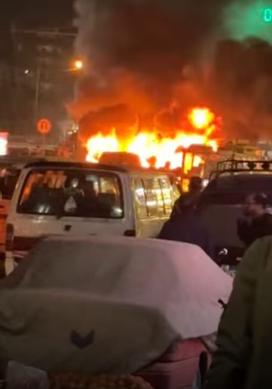 حريق يلتهم سياره أجرة بالإسكندرية 