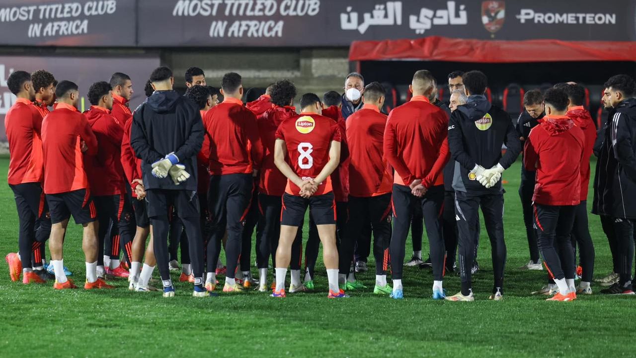 لاعبو الأهلي