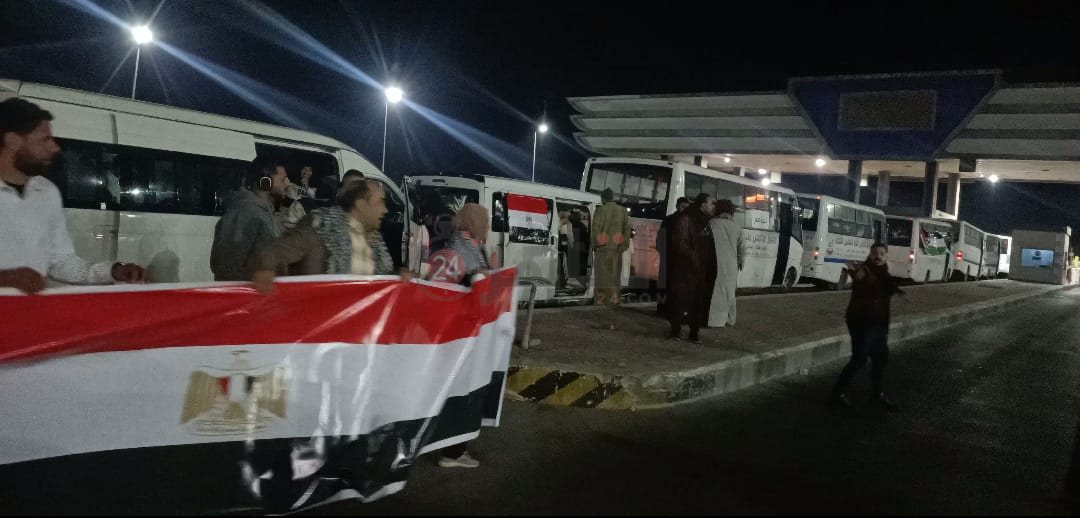 المئات من أهالي الفيوم يتوجهون إلى معبر رفح للمشاركة في الوقفة لرفض تهجير الفلسطينيين