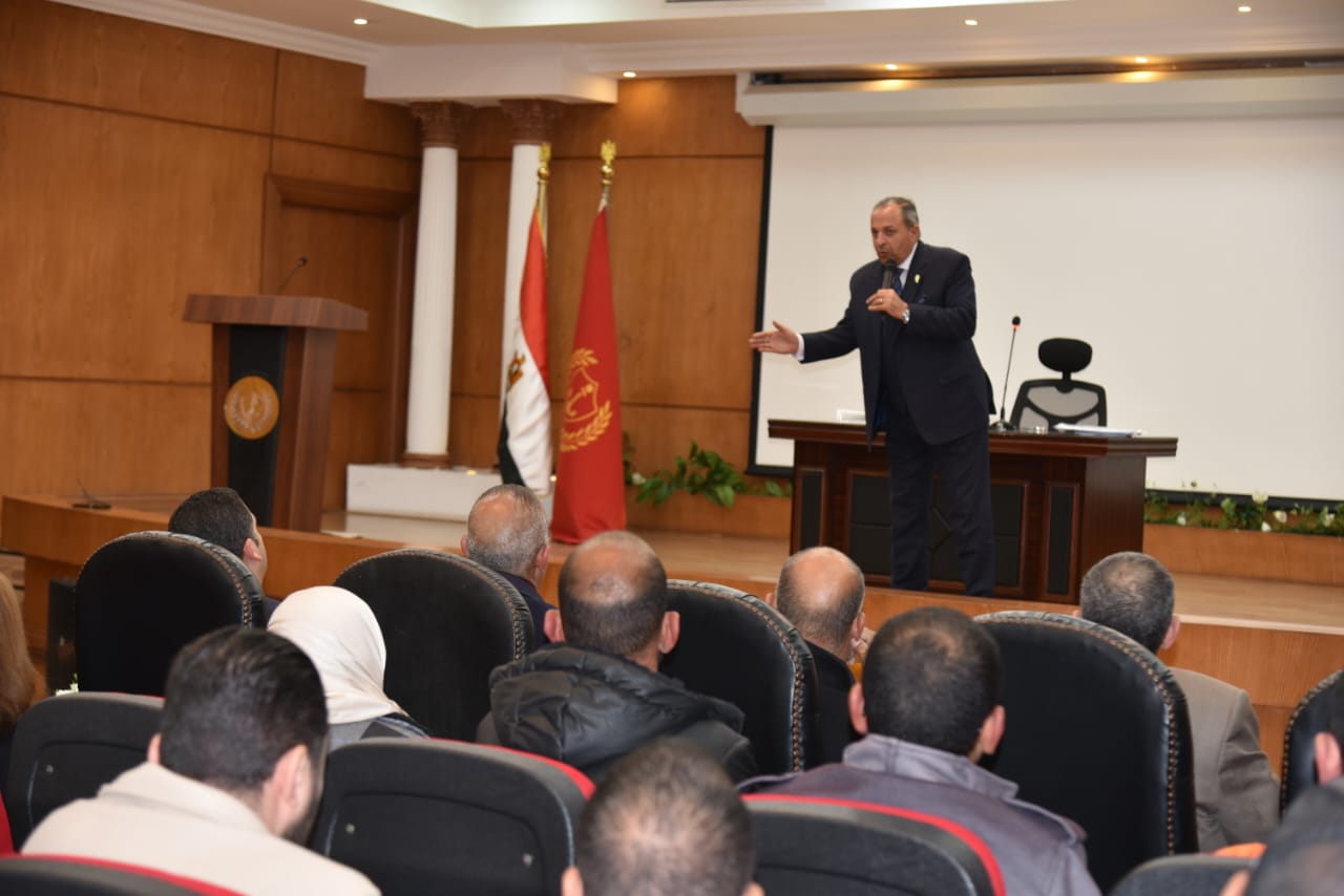 اجتماع محافظ بورسعيد مع الشباب 