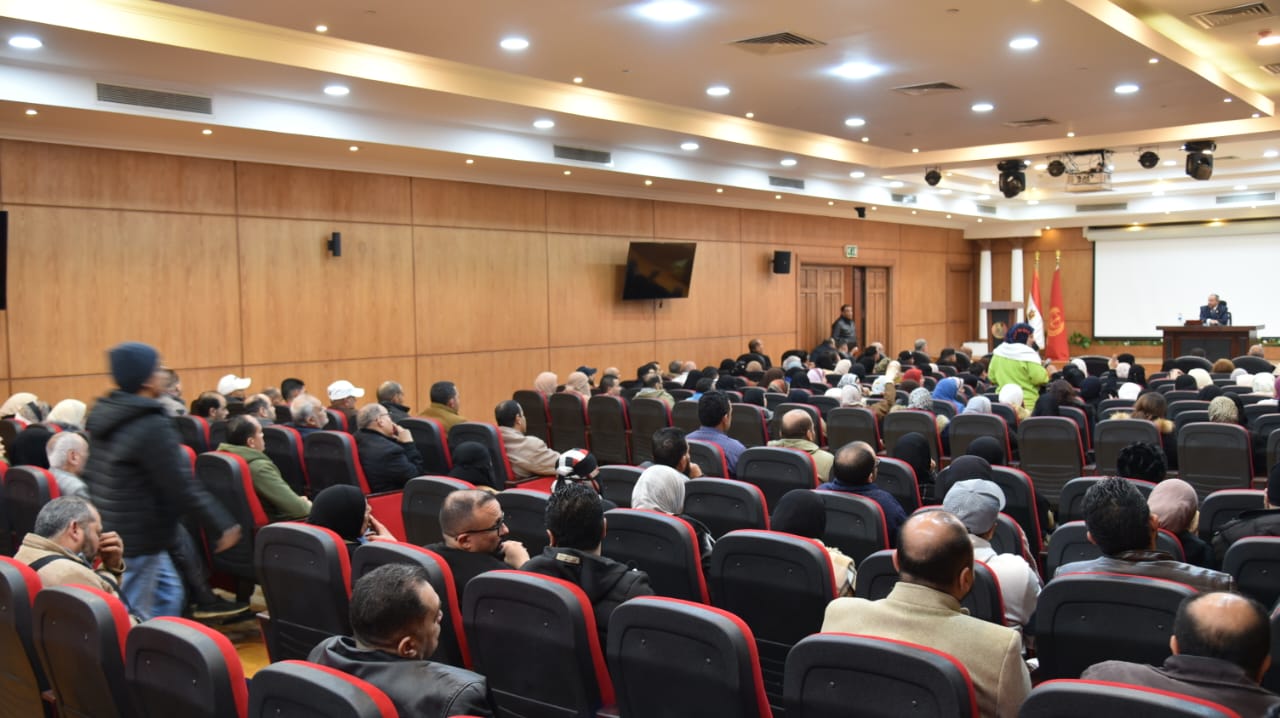 اجتماع محافظ بورسعيد مع الشباب 