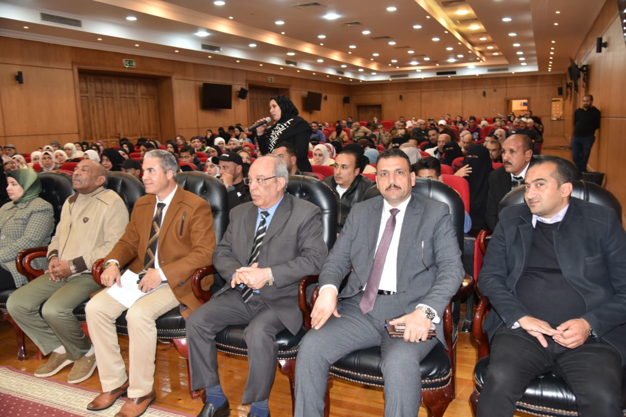 اجتماع محافظ بورسعيد مع الشباب 