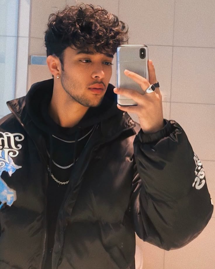 قصات شعر كيرلي للرجال