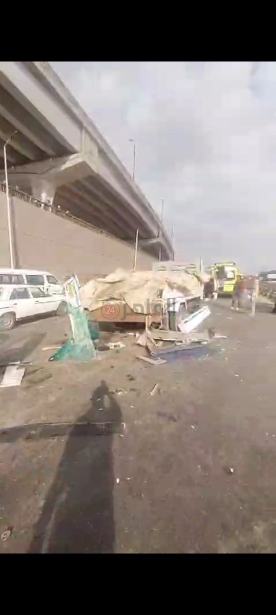 حادث تصادم اتوبيس مع سيارة نقل مخرج نفق السلام اتجاه التجمع (3)