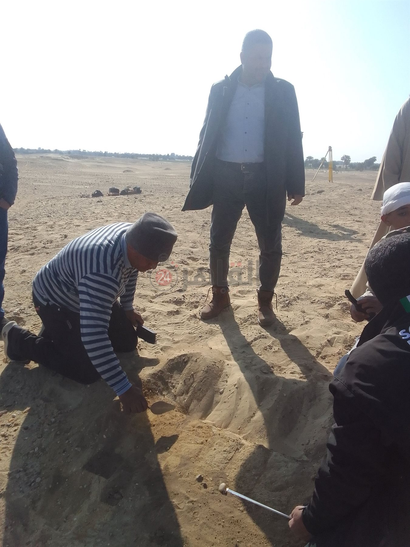  الأعلى للآثار يبدأ في أعمال الحفائر الأثرية بـ كوم النمرود بالمنيا (4)