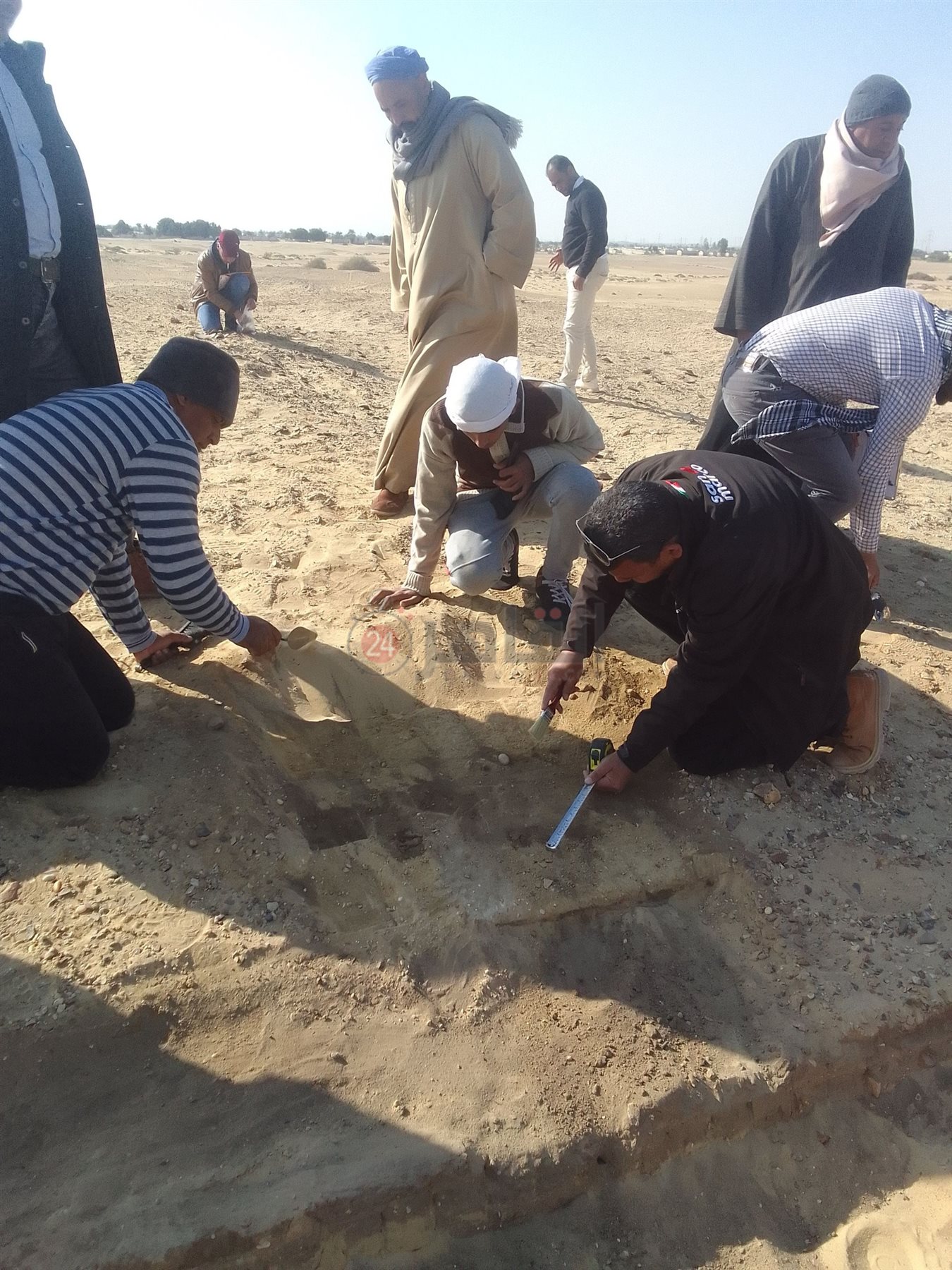  الأعلى للآثار يبدأ في أعمال الحفائر الأثرية بـ كوم النمرود بالمنيا (5)