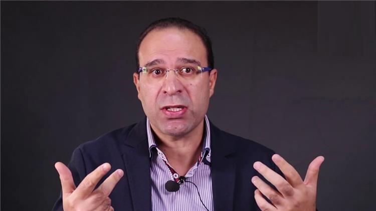 عصام الشوالي - معلق مباراة برشلونة وتشيلسي