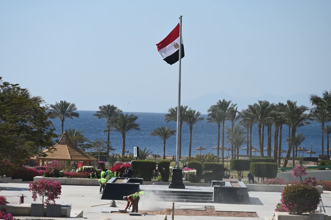 محافظ جنوب سيناء يتفقد ساحة العلم بمدينة طابا استعدادًا للاحتفال بالعيد القومي الـ36 للمحافظة