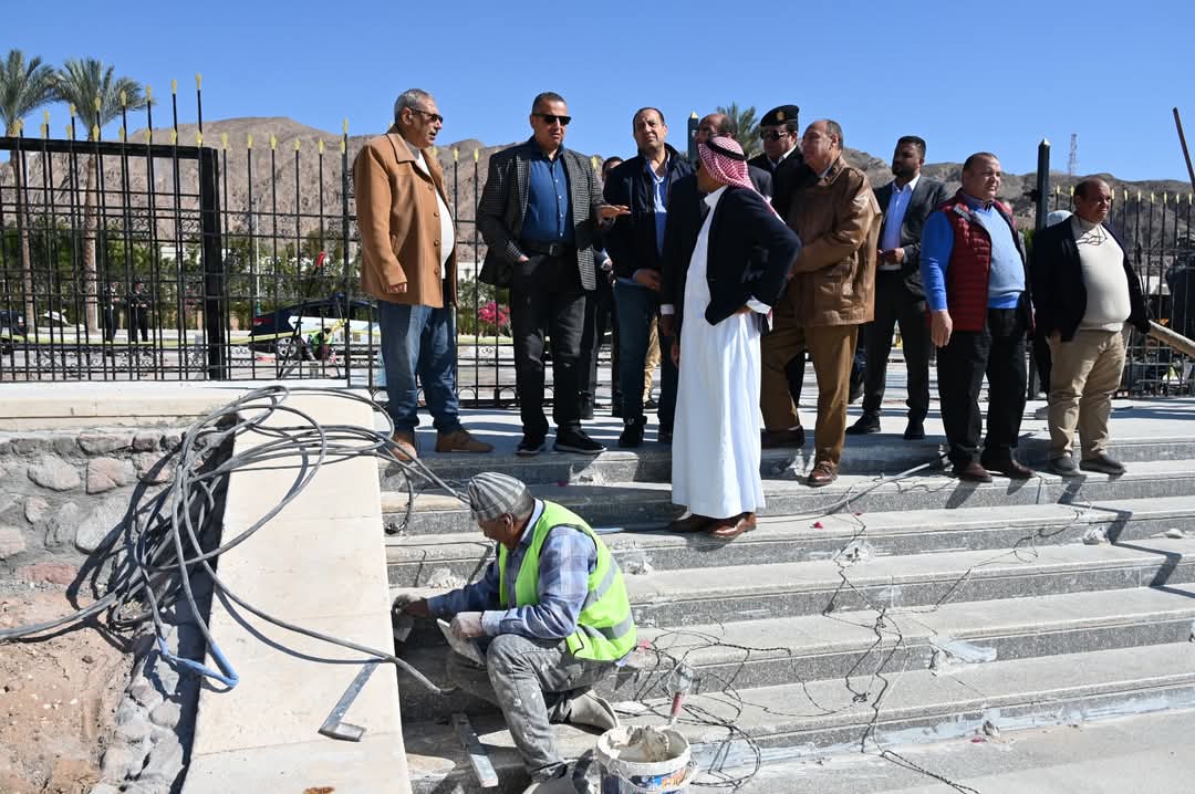 محافظ جنوب سيناء يتفقد ساحة العلم بمدينة طابا استعدادًا للاحتفال بالعيد القومي الـ36 للمحافظة