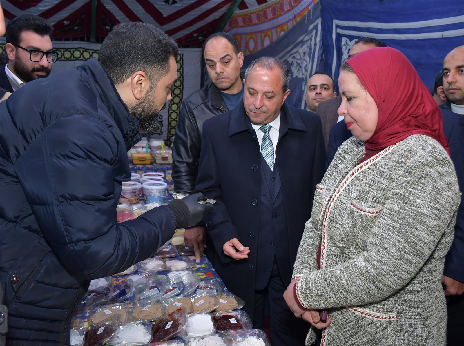 محافظ بورسعيد يفتتح معرض رمضان الخير