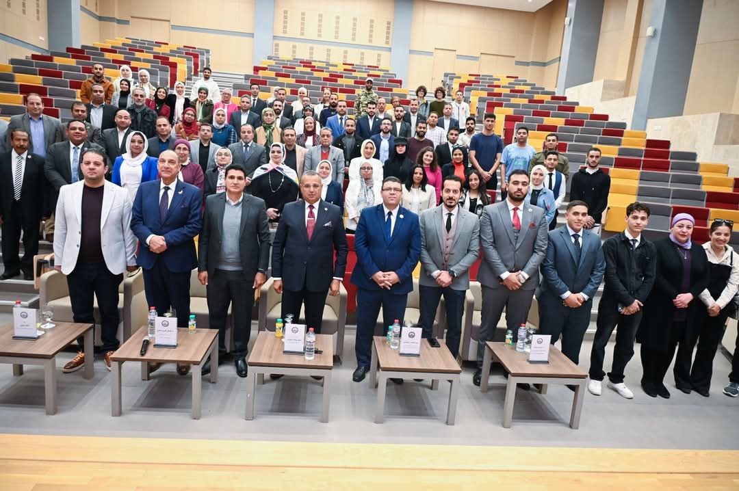 محافظ جنوب سيناء يستعرض رؤية التنمية المستدامة ودور الشباب في صناعة المستقبل 