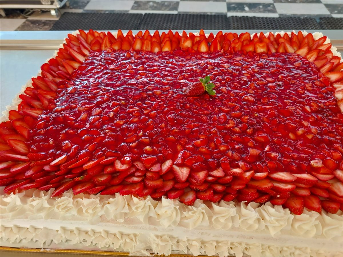 مهرجان الفراولة بفنادق الغردقة مع عيد الحب 