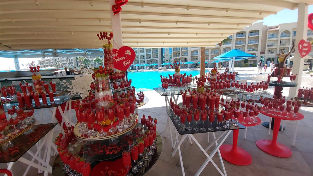 مهرجان الفراولة بفنادق الغردقة مع عيد الحب 