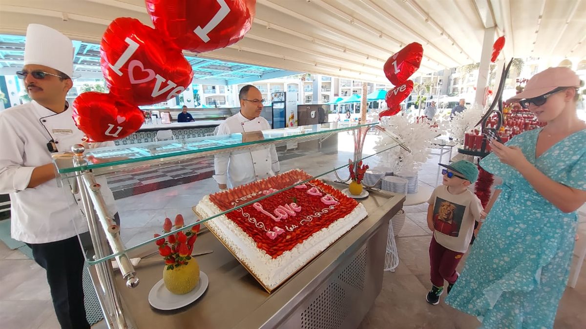 مهرجان الفراولة بفنادق الغردقة مع عيد الحب 