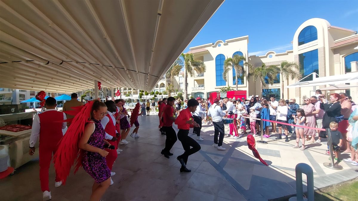 مهرجان الفراولة بفنادق الغردقة مع عيد الحب 