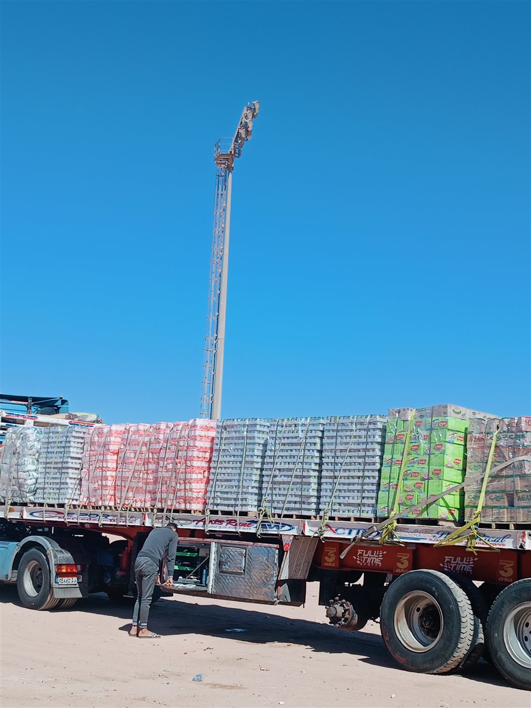 استعدادات جنوب سيناء لإرسال 150 طن مواد غذائية لغزة 