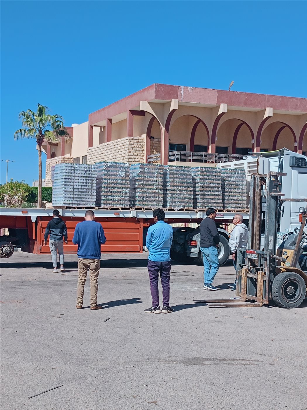 استعدادات جنوب سيناء لإرسال 150 طن مواد غذائية لغزة 