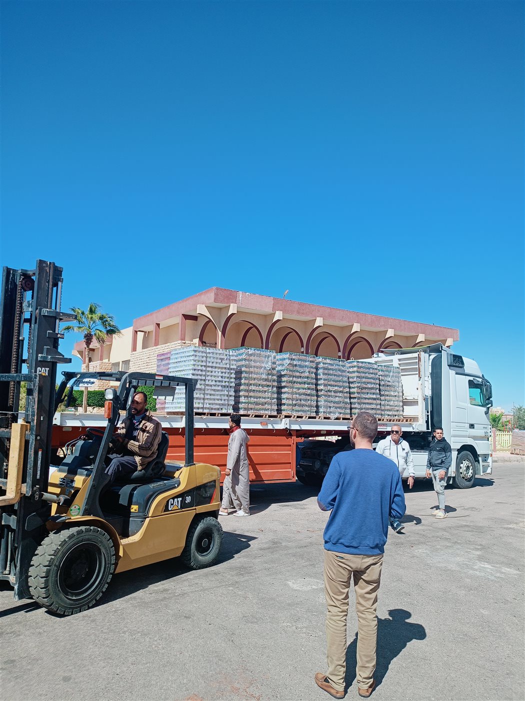 استعدادات جنوب سيناء لإرسال 150 طن مواد غذائية لغزة 