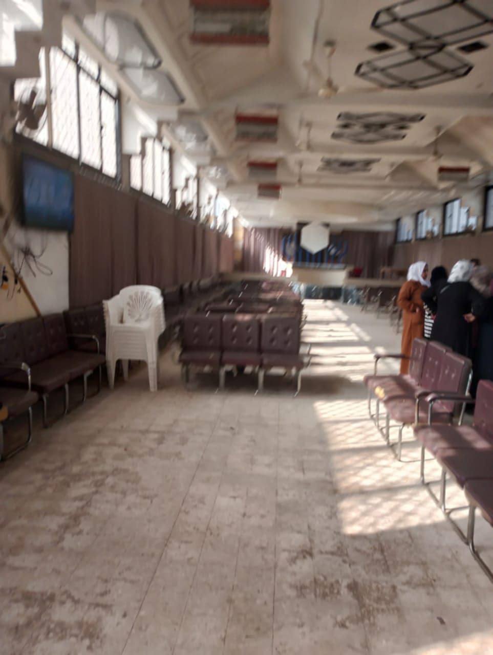 عائلات فلسطينية تزعم: السفارة نقلتنا لمجمع مهجور ومش لاقيين مكان نروح له