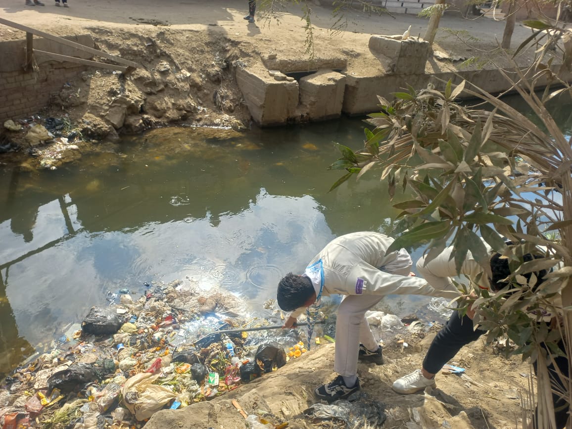 حملة نظافة مكبرة للمجاري المائية بسنرو وبحر يوسف بالفيوم 