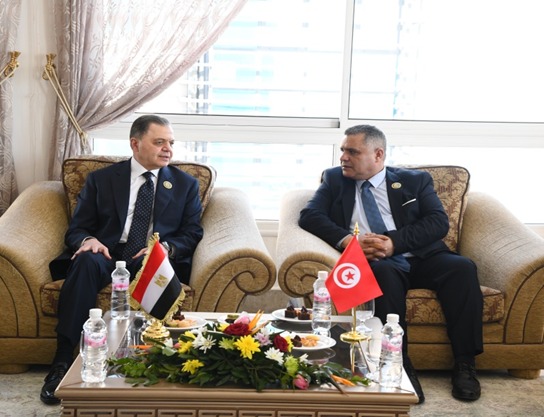 وزير الداخلية يلتقي عددا من نظرائه في فعاليات وزراء الداخلية العرب