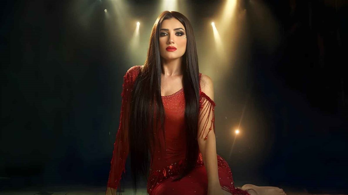 الفنانة مي عمر