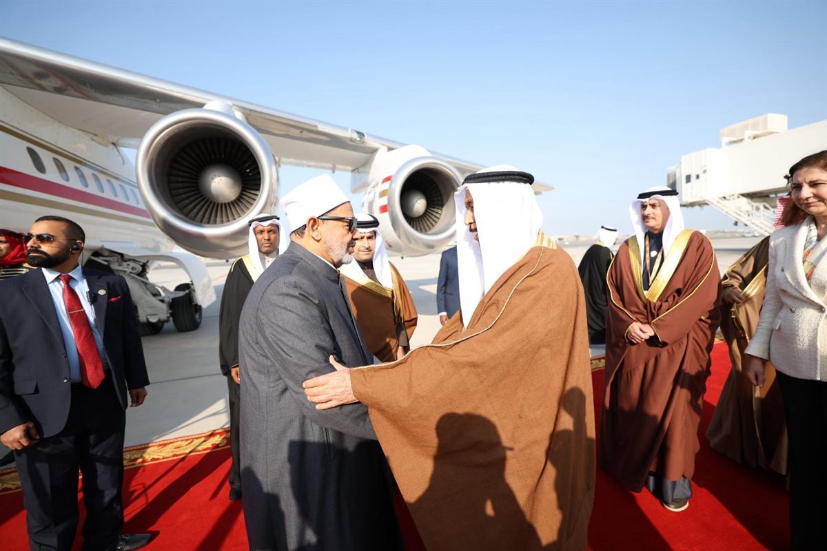 بمراسم استقبال رسمية.. شيخ الأزهر يصل العاصمة البحرينية للمشاركة في فعاليات مؤتمر الحوار الإسلامي 