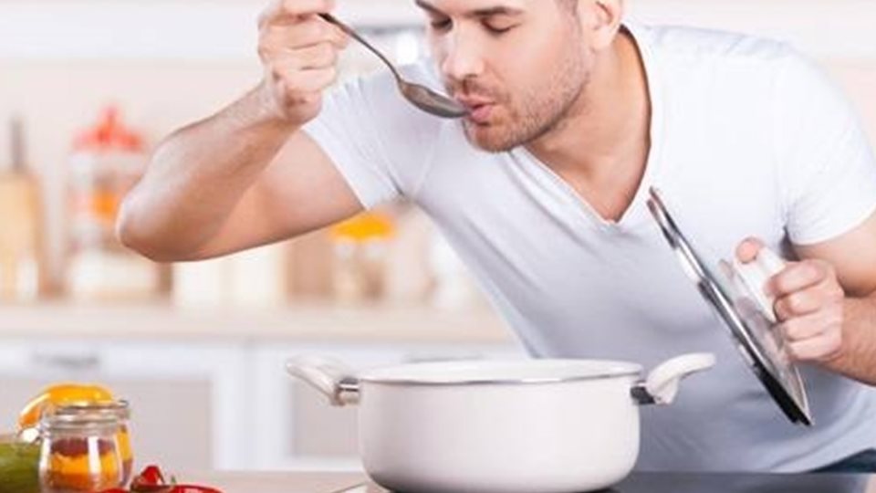 ما حكم تذوق الطعام للصائم دون ابتلاع شئ منه