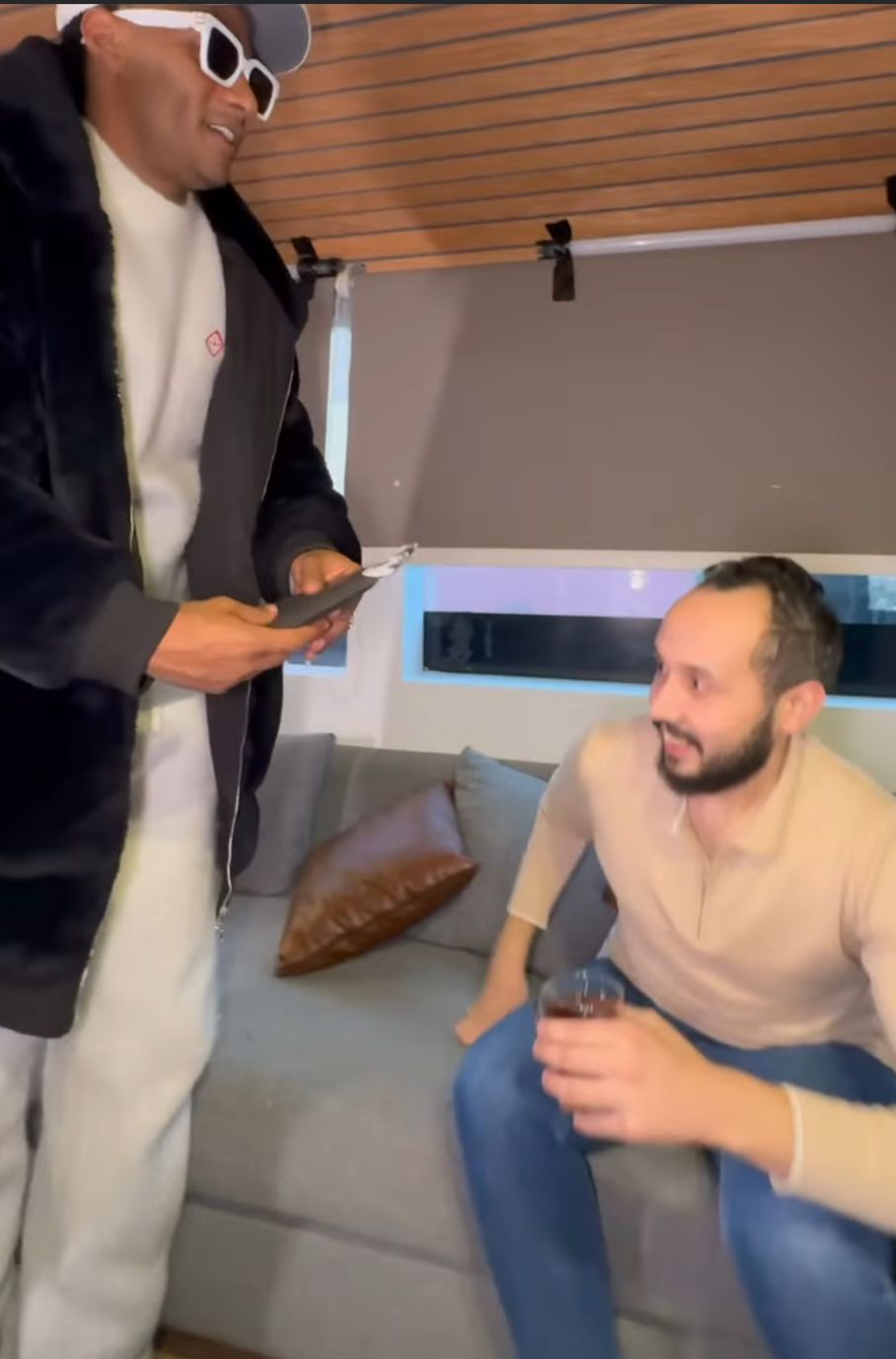 وفى بوعده.. محمد رمضان يهدي جائزة لـ المتوقع لفكرة برنامجه مدفع رمضان