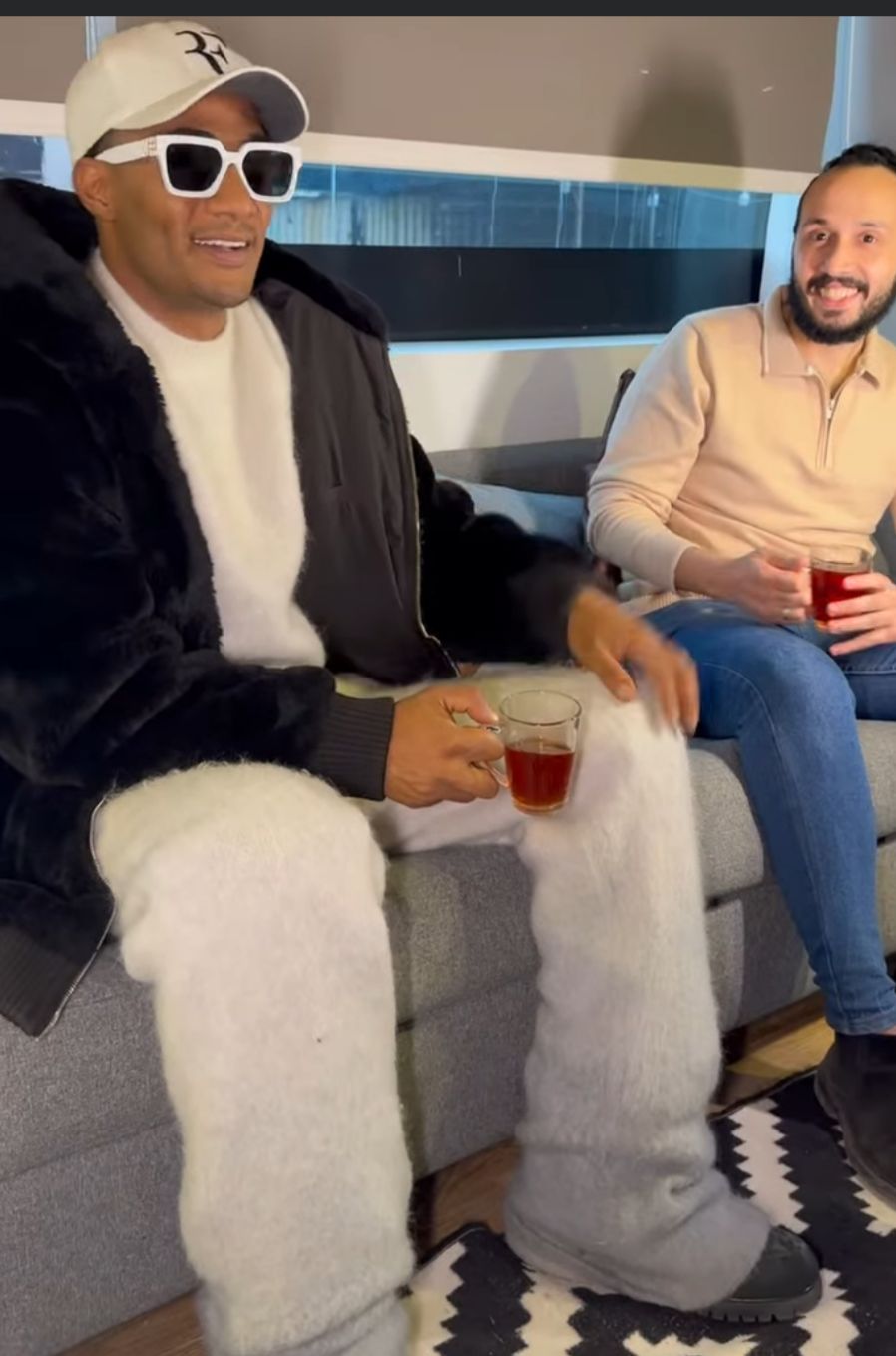 وفى بوعده.. محمد رمضان يهدي جائزة لـ المتوقع لفكرة برنامجه مدفع رمضان