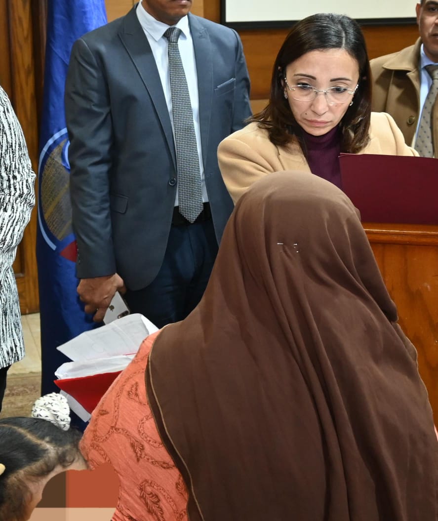 محافظ البحيرة تلتقي بعدد 24 مواطنًا خلال اجتماعها الأسبوعي لخدمة المواطنين