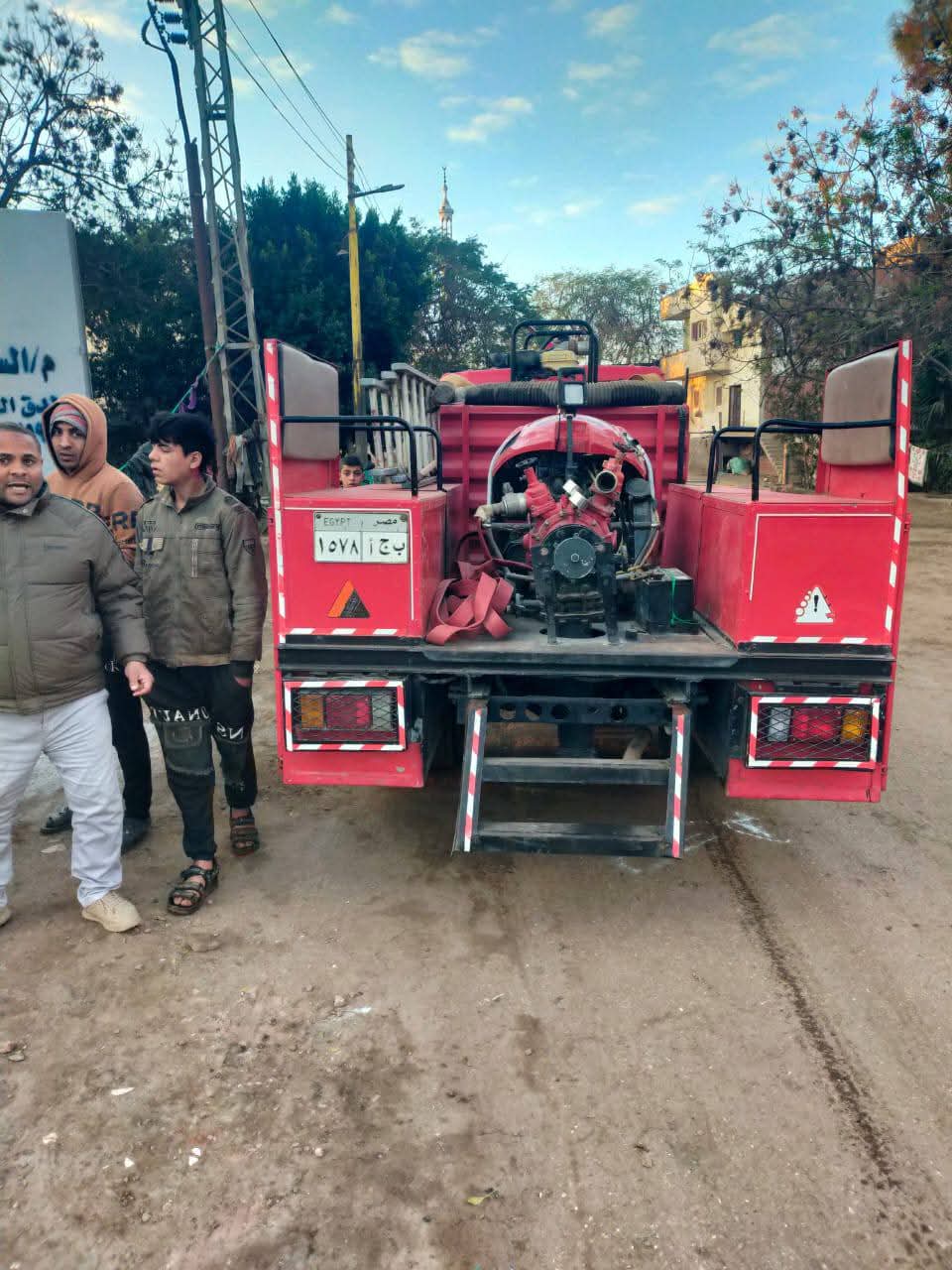 تغيير محول كهرباء بقرية النجيلة بكوم حمادة بعد نشوب حريق بداخله&nbsp;