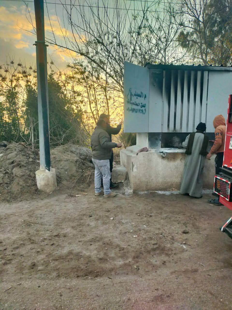 تغيير محول كهرباء بقرية النجيلة بكوم حمادة بعد نشوب حريق بداخله&nbsp;