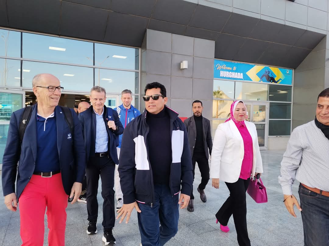وصول وزير الشباب والرياضة إلى الغردقة 