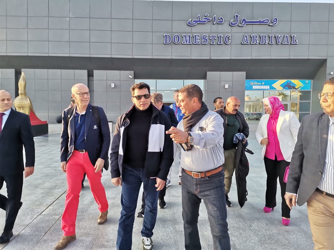 وصول وزير الشباب والرياضة إلى الغردقة 