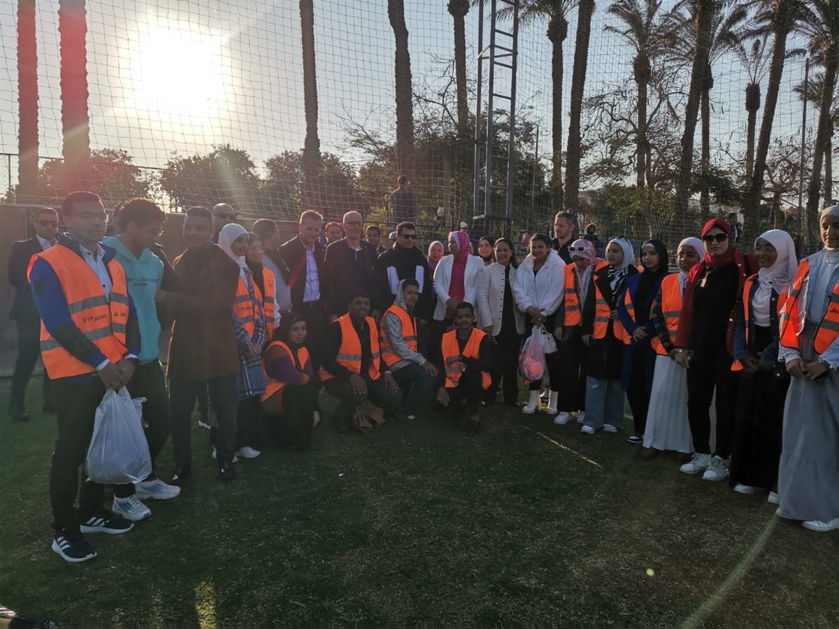 جولة وزير الشباب والرياضة بالغردقة 