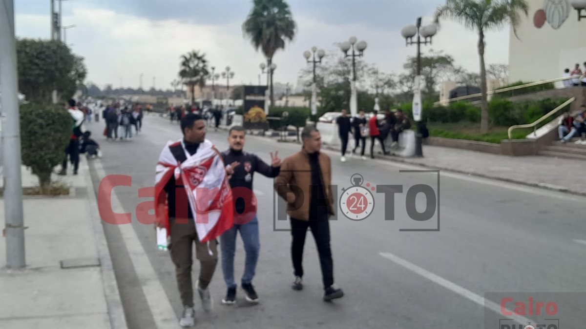 توافد الجماهير لحضور قمة الأهلي والزمالك
