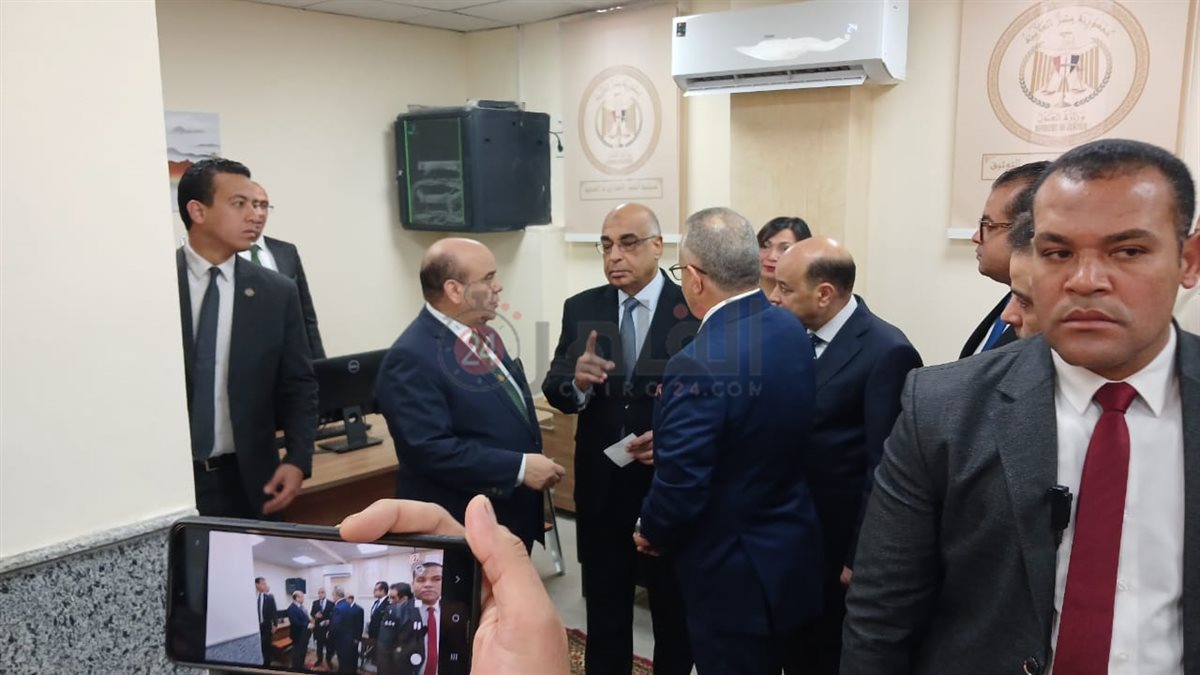 وزير العدل يفتتح الشهر العقاري بالغردقة 