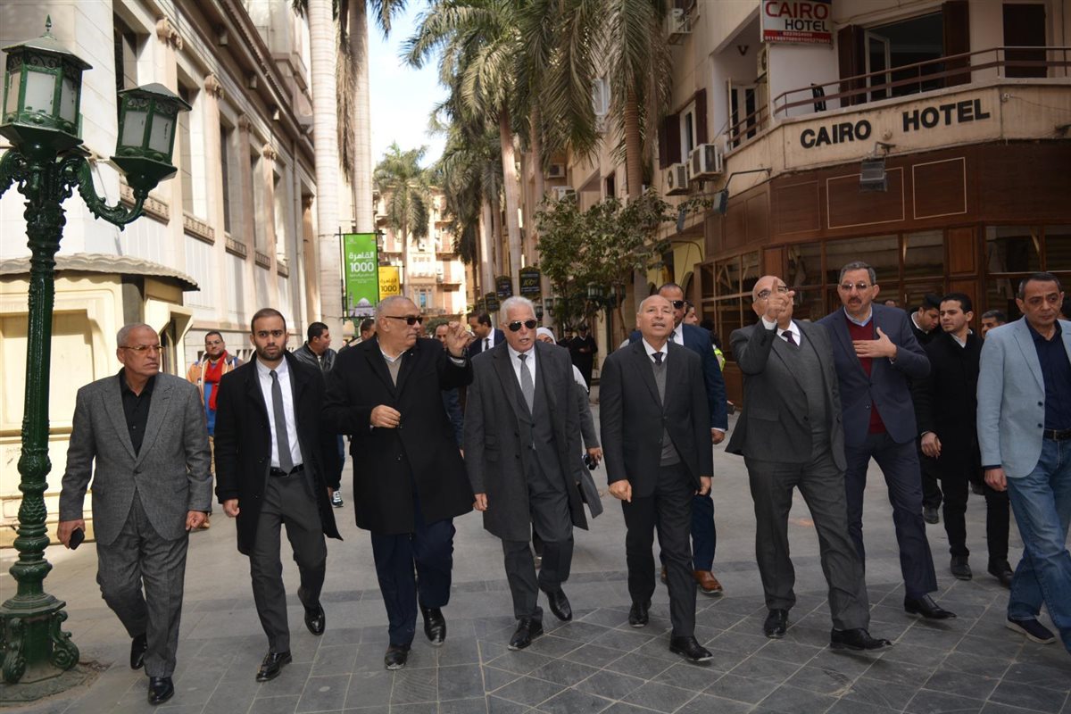 مستشار رئيس الجمهورية للتنمية المحلية يتفقد اعمال التطوير بالقاهرة الخديوية