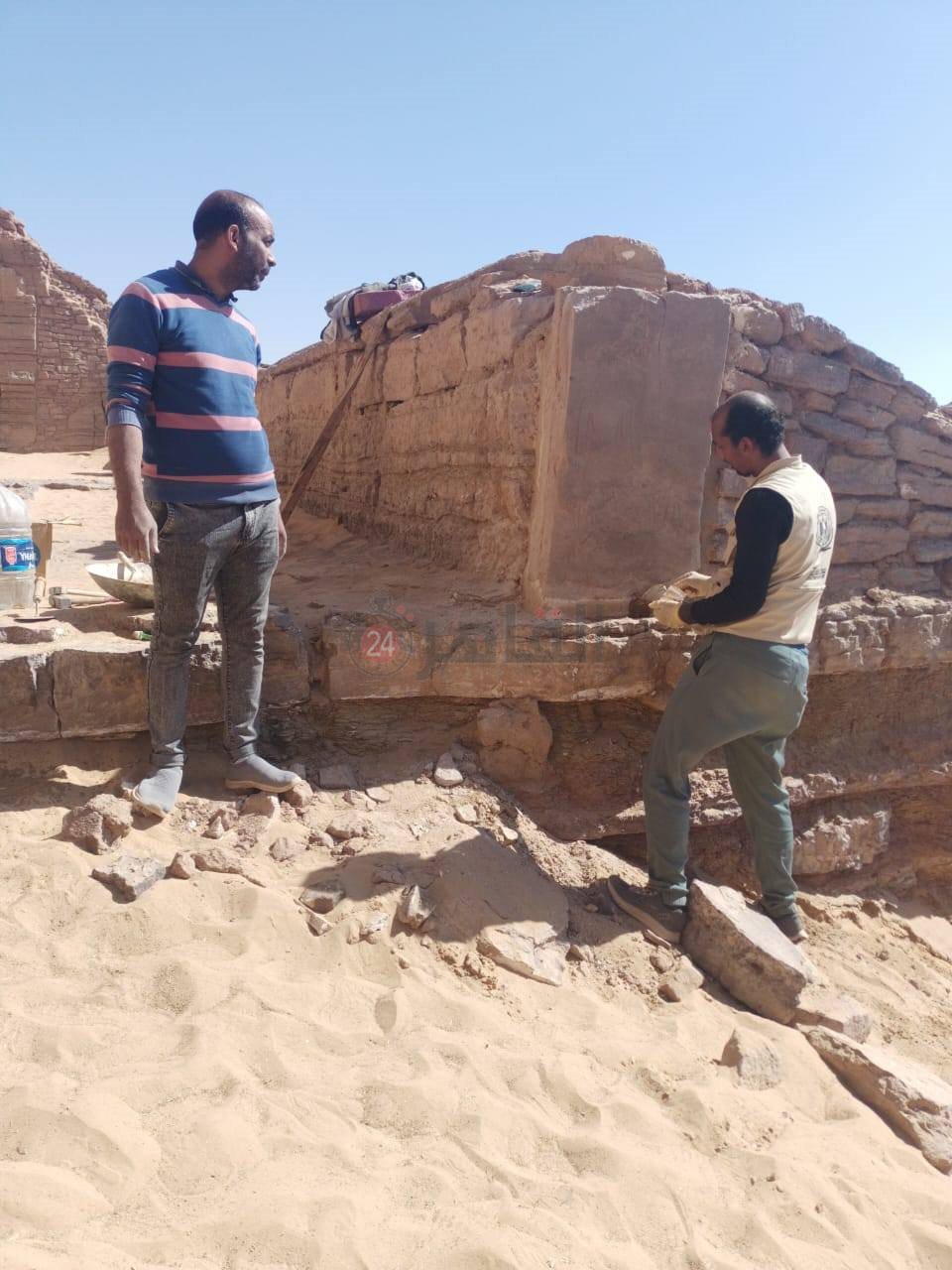  الآثار تنتهي من ترميم لوحة فريدة بمقابر النبلاء غرب أسوان (5)