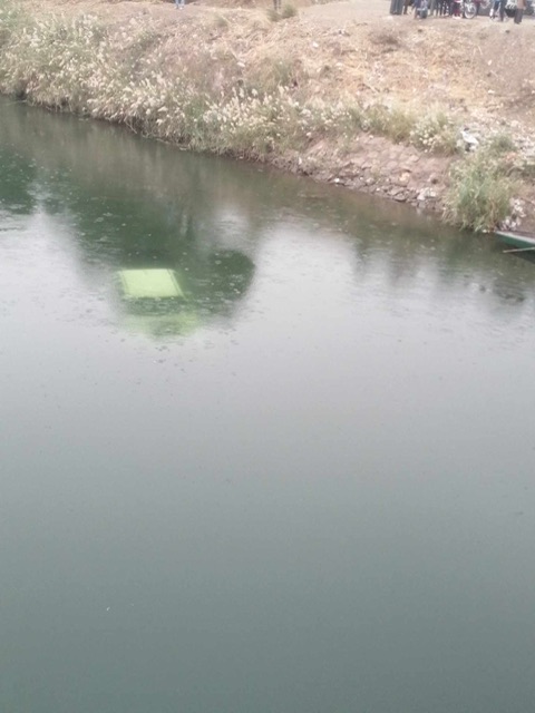 انقلاب سيارة في ترعة بالأقصر