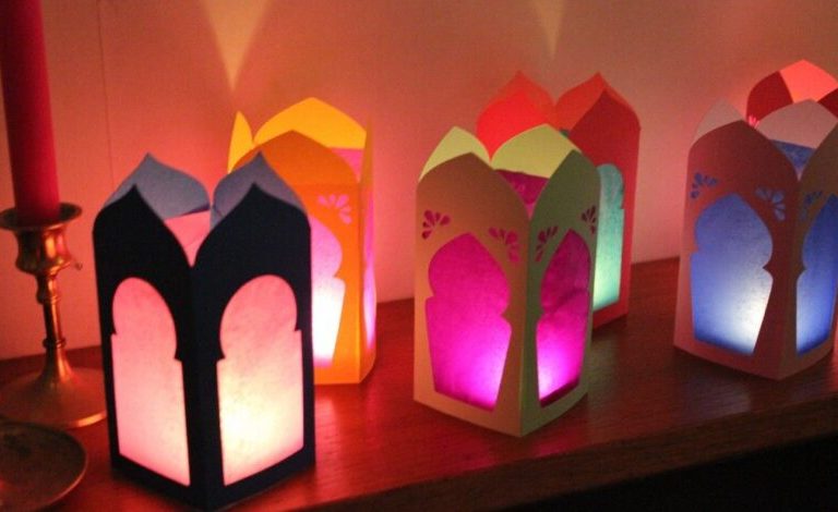 خطوات عمل فانوس رمضان بالكرتون