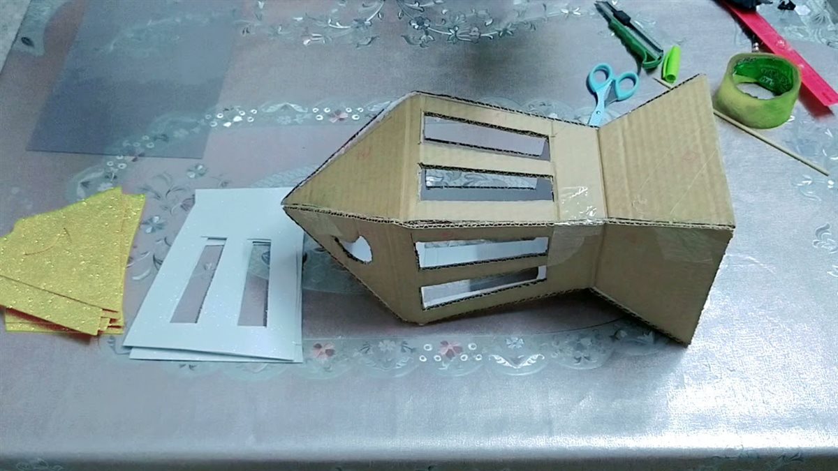 طريقة عمل فانوس رمضان بالكرتون بالصور