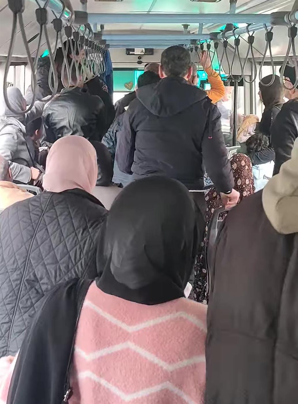 تعدي كمسري بالنقل العام على مواطنة