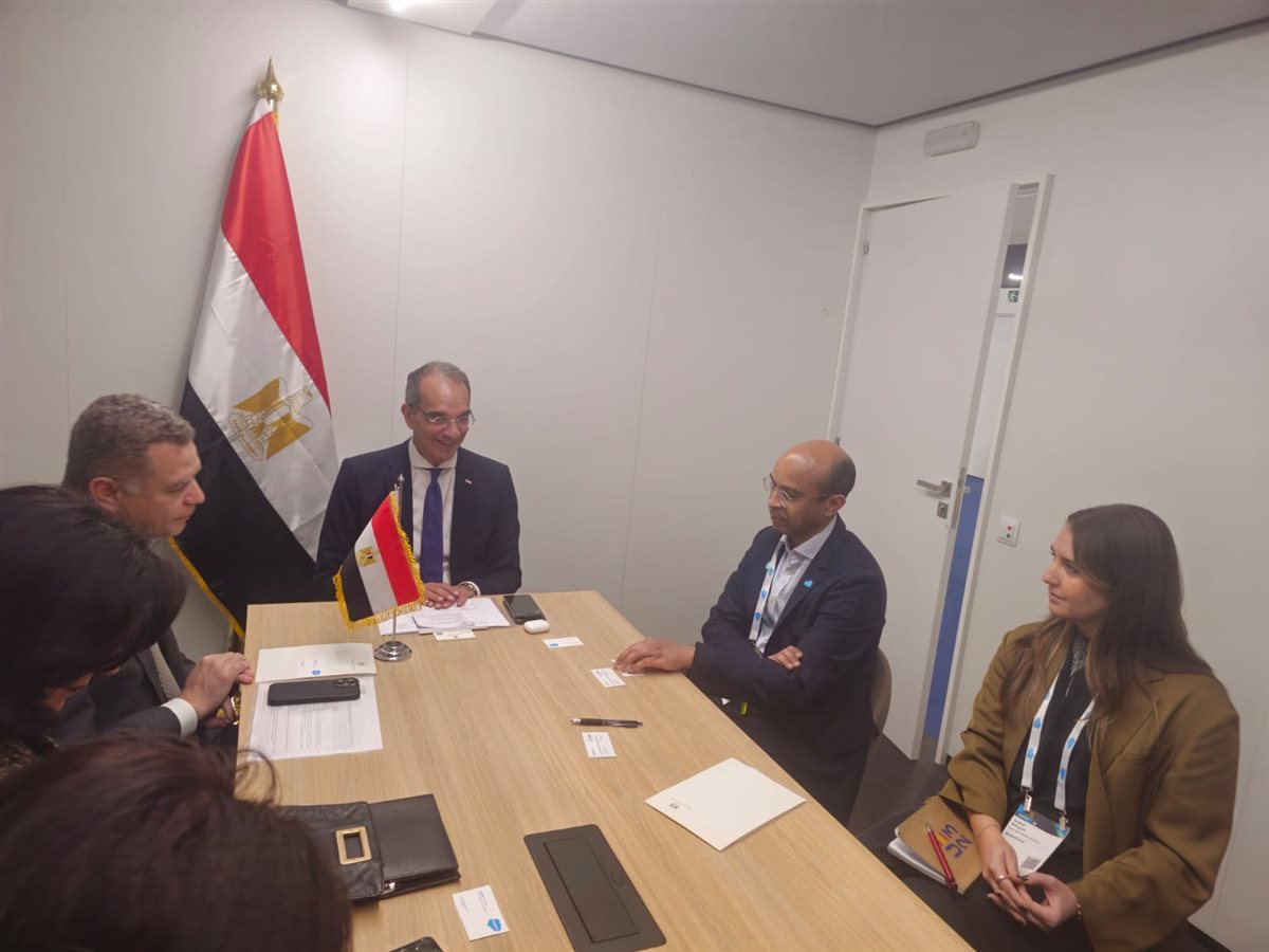 لقاءات مع مسئولي الشركات