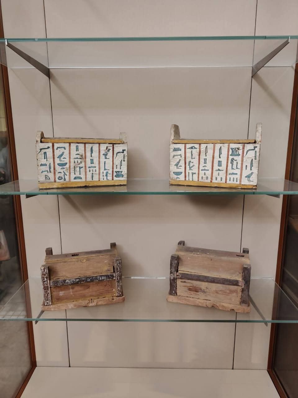  مجموعة من صناديق الأوشابتي