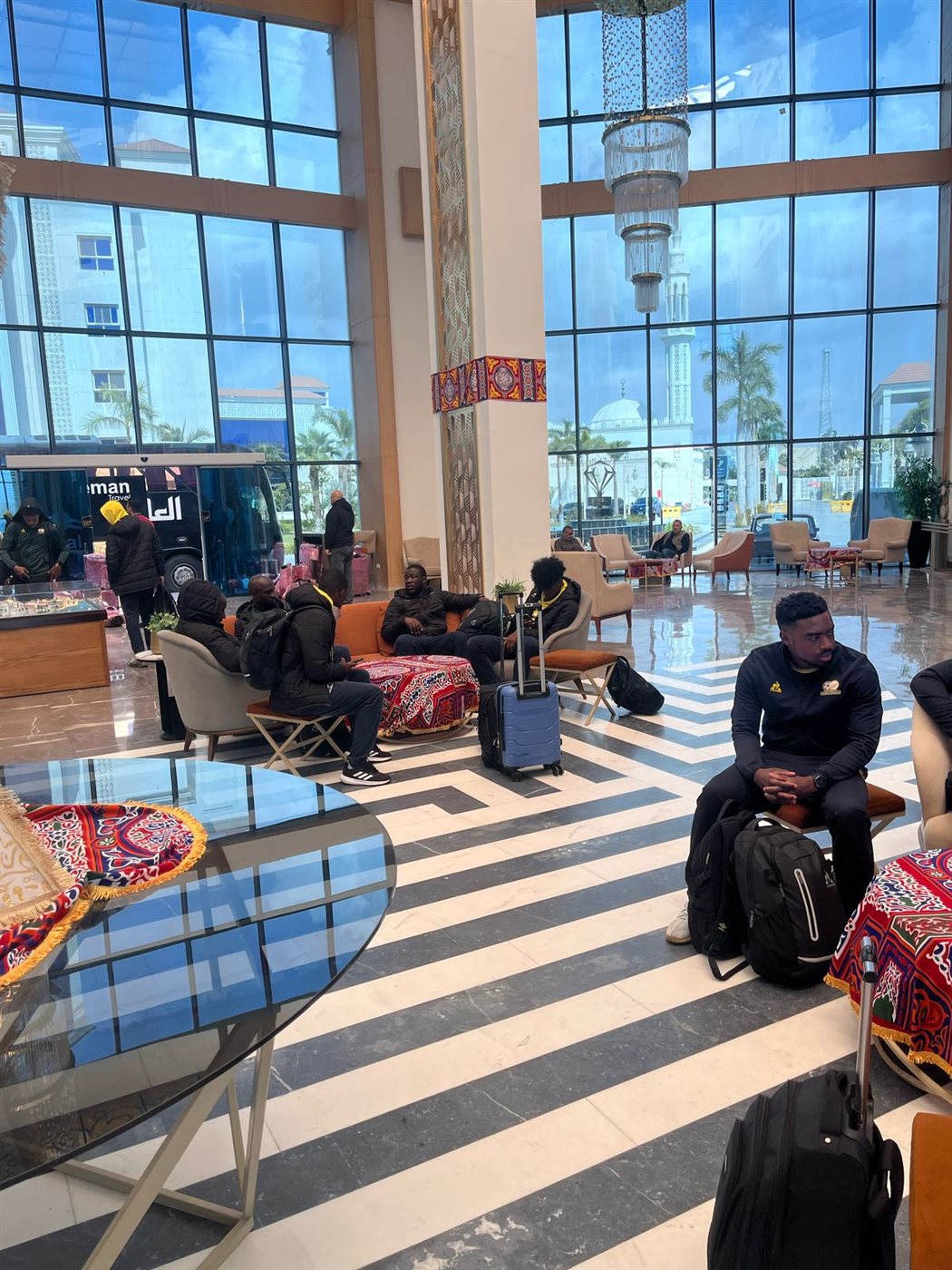 جنوب إفريقيا للمحليين يصل الإسماعيلية استعدادًا لمواجهة المنتخب المحلي