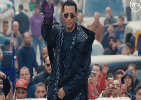 محمد رمضان يسلم مُسن 100 ألف جنيه بـ برنامج مدفع رمضان