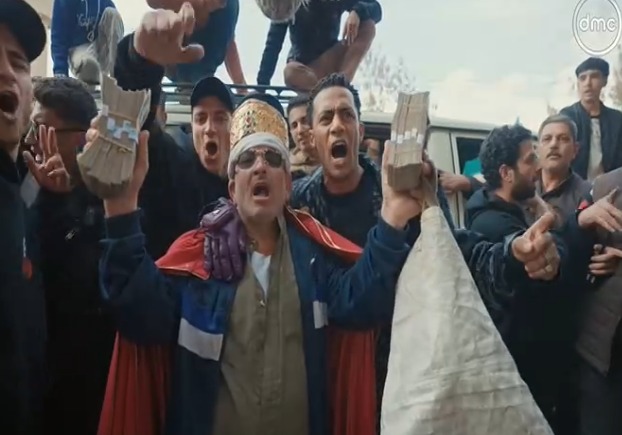 محمد رمضان يسلم مُسن 100 ألف جنيه بـ برنامج مدفع رمضان